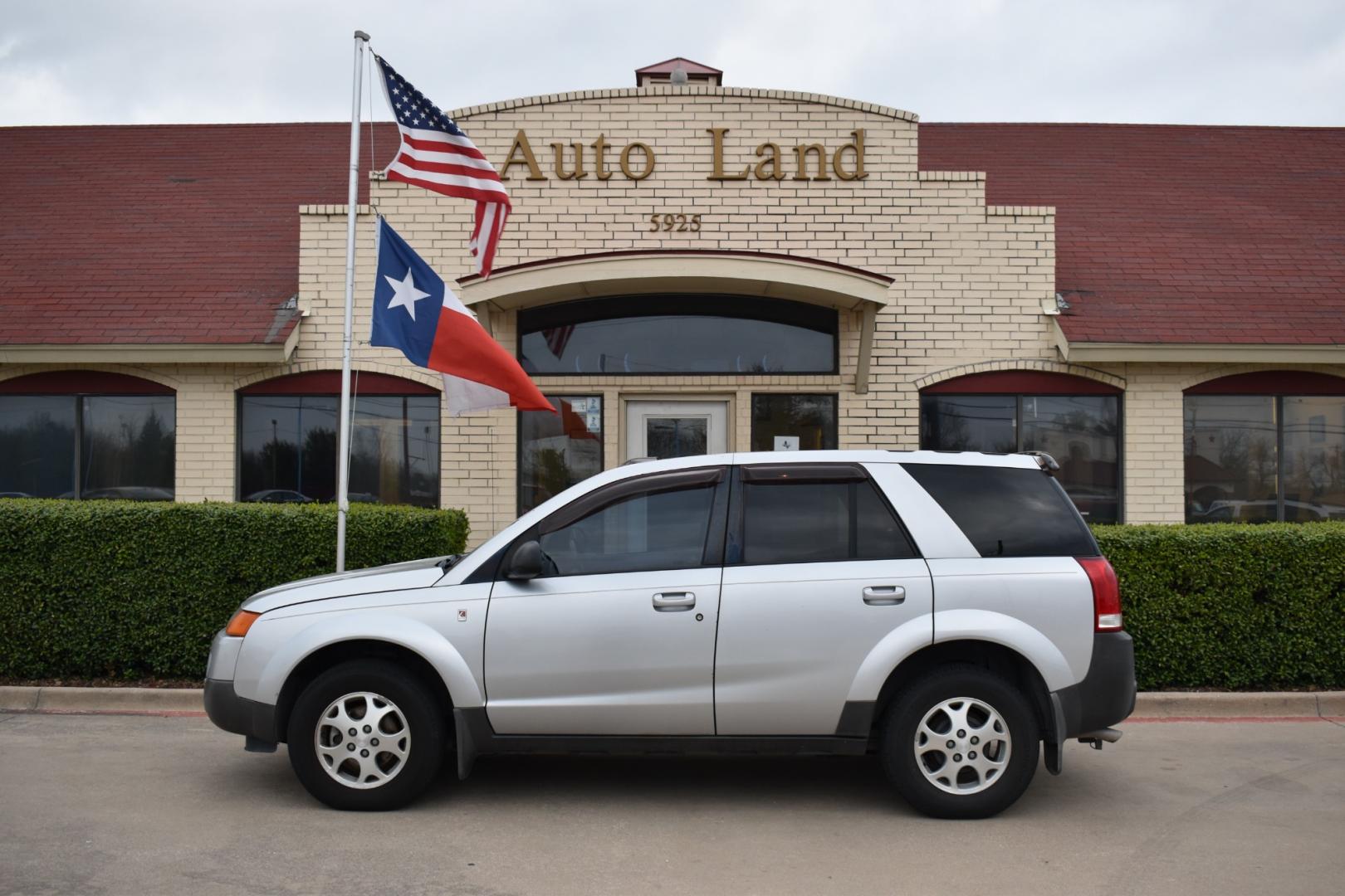 2004 Silver /Gray Saturn Vue FWD V6 (5GZCZ53464S) with an 3.5L V6 SOHC 24V engine, 5-Speed Automatic Overdrive transmission, located at 5925 E. BELKNAP ST., HALTOM CITY, TX, 76117, (817) 834-4222, 32.803799, -97.259003 - $2,995 CASH or Certified Funds Only Coupon does not apply on Cash Vehicles. This Vehicle has a Clean Carfax Report!! Rides and Drives great, it just needs YOU Behind the Wheel!! Open Monday-Friday - 9:00 am- 6:00 pm Closed on Saturdays and Sundays. (817) 834-4222 APPLY ONLINE OPEN ONLIN - Photo#0